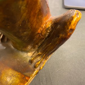 Une paire de modèles de lions gardiens en porcelaine de Chine à émail sancai, Ming — photo 31