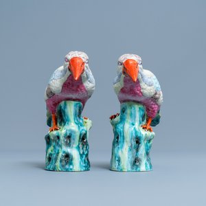Une paire de modèles de martin-pêcheurs en porcelaine de Chine famille rose, Qianlong — photo 5