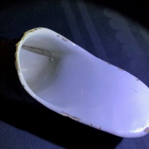 Une paire de modèles de mules en faïence blanche de Delft, 18ème — photo 9