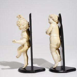 Une paire de modèles de putti en ivoire sculpté, France, 18ème — photo 5