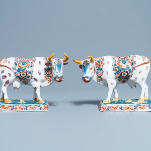 Une paire de modèles de vaches en faïence de Delft polychrome, 18ème — photo 2