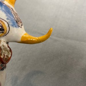 Une paire de modèles de vaches en faïence de Delft polychrome, 18ème — photo 9