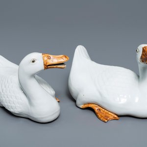 Une paire de modèles d'oies en porcelaine blanc de Chine, République, 20ème — photo 1
