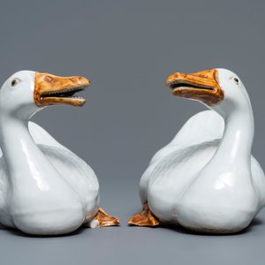 Une paire de modèles d'oies en porcelaine blanc de Chine, République, 20ème — photo 2