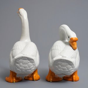 Une paire de modèles d'oies en porcelaine de Chine, Qianlong/Jiaqing — photo 5