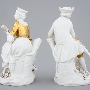 Une paire de musiciens en porcelaine de Capodimonte en blanc et doré, 19ème — photo 4