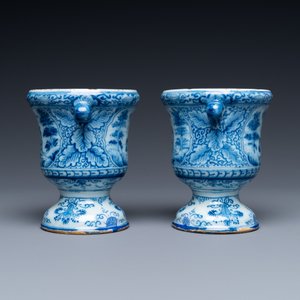 Une paire de petites jardinières en faïence de Delft en bleu et blanc, 18ème — photo 4