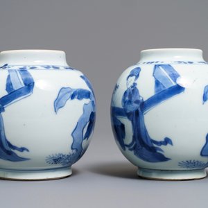Une paire de petits pots en porcelaine de Chine bleu et blanc, Kangxi — photo 4