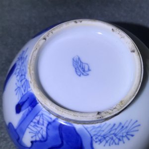 Une paire de petits pots en porcelaine de Chine bleu et blanc, Kangxi — photo 10