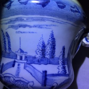 Une paire de petits vases 'campana' en faïence de Delft bleu et blanc, 18ème — photo 15