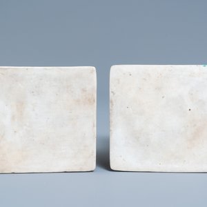 Une paire de plaques de forme carrée en porcelaine de Chine famille verte, Kangxi — photo 2