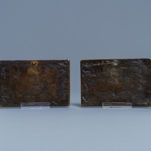 Une paire de plaques de forme rectangulaire en bronze, 17ème — photo 2