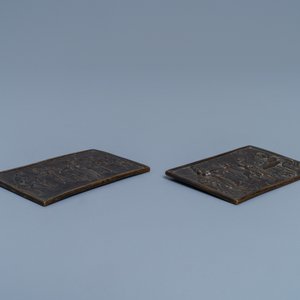 Une paire de plaques de forme rectangulaire en bronze, 17ème — photo 3