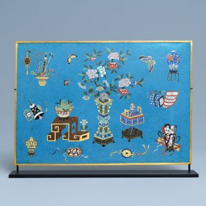 Une paire de plaques de forme rectangulaire en émaux cloisonnés, Chine, Qianlong/Jiaqing — photo 2