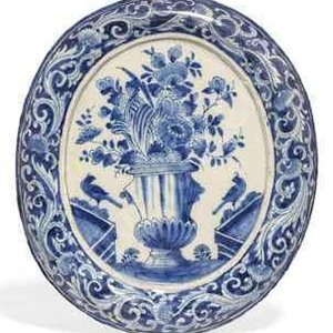 Une paire de plaques en faïence de style de Delft, Angleterre, 1ère moitié du 18ème — photo 3
