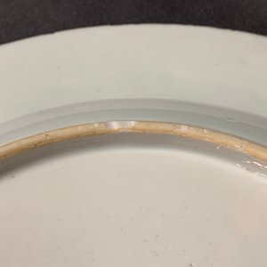 Une paire de plats armoriés en porcelaine de Chine famille rose pour le marché italien, blasons de Cantelmi, Qianlong — photo 11