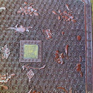 Une paire de plats de forme carrée en laque rouge et noire, marque et époque de Qianlong — photo 35