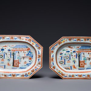 Une paire de plats de forme octogonale en porcelaine de Chine en bleu et blanc à décor de 'Xi Xiang Ji' et une paire de plats famille rose, Yongzheng — photo 5