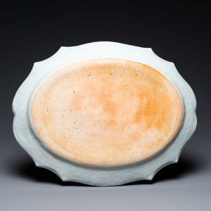 Une paire de plats de forme ovale en porcelaine de Chine famille rose, Qianlong — photo 3