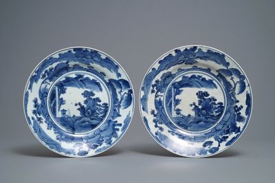Une paire de plats en porcelaine Arita en bleu et blanc, Japon, Edo, 17/18ème