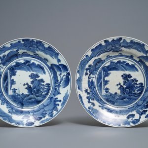 Une paire de plats en porcelaine Arita en bleu et blanc, Japon, Edo, 17/18ème — photo 1