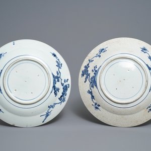 Une paire de plats en porcelaine Arita en bleu et blanc, Japon, Edo, 17/18ème — photo 2