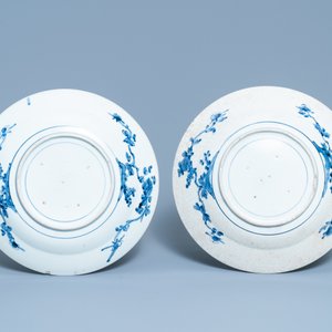 Une paire de plats en porcelaine d'Arita en bleu et blanc, Japon, Edo, 17/18ème — photo 2