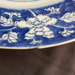 Une paire de plats en porcelaine de Chine bleu et blanc, Kangxi — photo 4