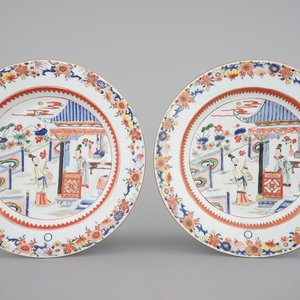 Une paire de plats en porcelaine de Chine, décor de beautés dans un jardin, époque Yongzheng, 1722-1735 — photo 1