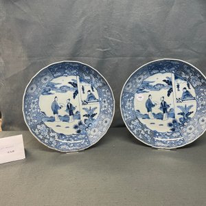 Une paire de plats en porcelaine de Chine en bleu et blanc à décor de 'La romance de la chambre de l'ouest', Qianlong — photo 4