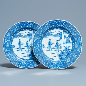 Une paire de plats en porcelaine de Chine en bleu et blanc à décor d'une scène du 'Xi Xiang Ji', Qianlong — photo 1