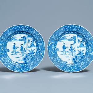 Une paire de plats en porcelaine de Chine en bleu et blanc à décor d'une scène du 'Xi Xiang Ji', Qianlong — photo 2