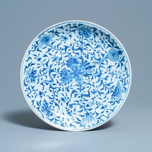 Une paire de plats en porcelaine de Chine en bleu et blanc, Kangxi — photo 2