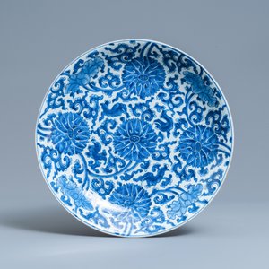 Une paire de plats en porcelaine de Chine en bleu et blanc, Kangxi — photo 2