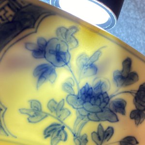 Une paire de plats en porcelaine de Chine en bleu et blanc, marque de Chenghua, Kangxi — photo 15