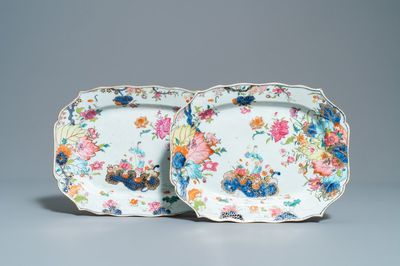Une paire de plats en porcelaine de Chine famille rose à décor 'Feuille de tabac', Qianlong