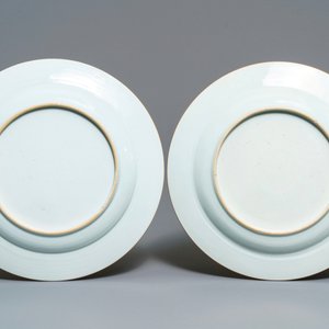 Une paire de plats en porcelaine de Chine famille rose, Qianlong — photo 3