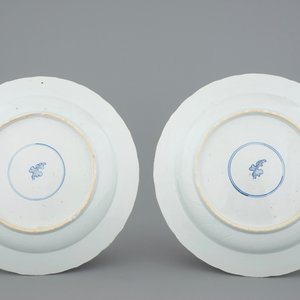Une paire de plats en porcelaine de Chine famille verte aux paons, Kangxi — photo 2
