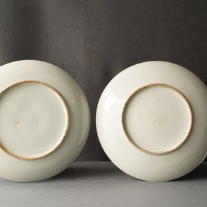 Une paire de plats en porcelaine de Chine famille verte de Canton, 19ème — photo 7