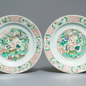 Une paire de plats en porcelaine de Chine famille verte, Kangxi — photo 1