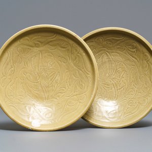 Une paire de plats en porcelaine de Chine Yueyao à décor de grues, Song — photo 1
