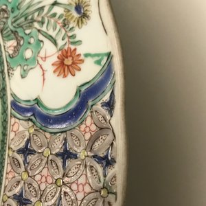 Une paire de plats en porcelaine de Chinese famille verte à décor d'animaux mythiques, Kangxi — photo 3