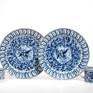 Une paire de plats et deux pots à sucre en faïence de Delft bleu et blanc, 18ème — photo 1