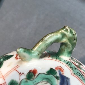 Une paire de plats et un bol couvert en porcelaine de Chine famille verte, Kangxi — photo 14