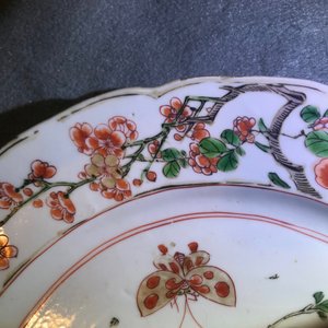 Une paire de plats et un bol couvert en porcelaine de Chine famille verte, Kangxi — photo 17