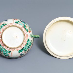 Une paire de plats et un bol couvert en porcelaine de Chine famille verte, Kangxi — photo 9