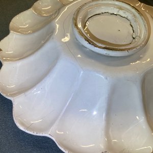 Une paire de plats godronnés en faïence blanche de Delft, 17ème — photo 13