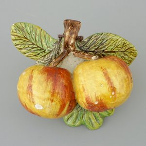Une paire de pommes en faïence de Delft, 18ème — photo 1
