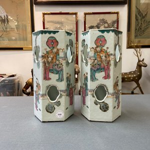 Une paire de porte-chapeaux ajourés en porcelaine de Chine famille rose, 19ème — photo 7