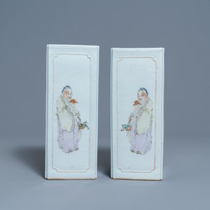 Une paire de porte-chapeaux de forme carrée en porcelaine de Chine qianjiang cai, 19/20ème — photo 3